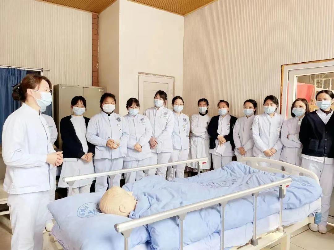 护理人员单人徒手心肺复苏、除颤仪使用等培训和考核